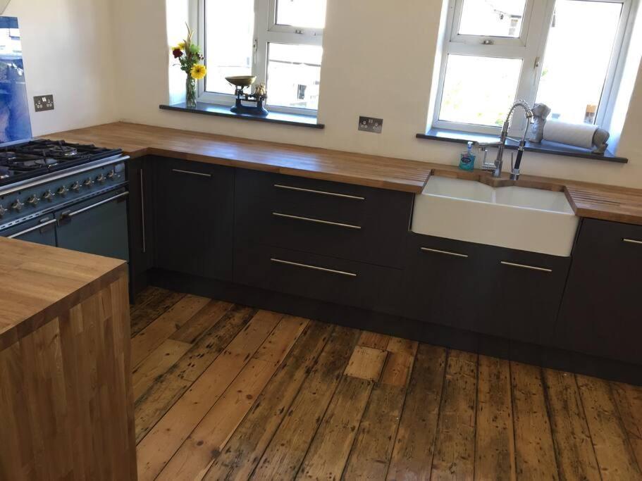 Huge 7 Bed Hse For Large Groups Close By The Beach Bude Exterior photo